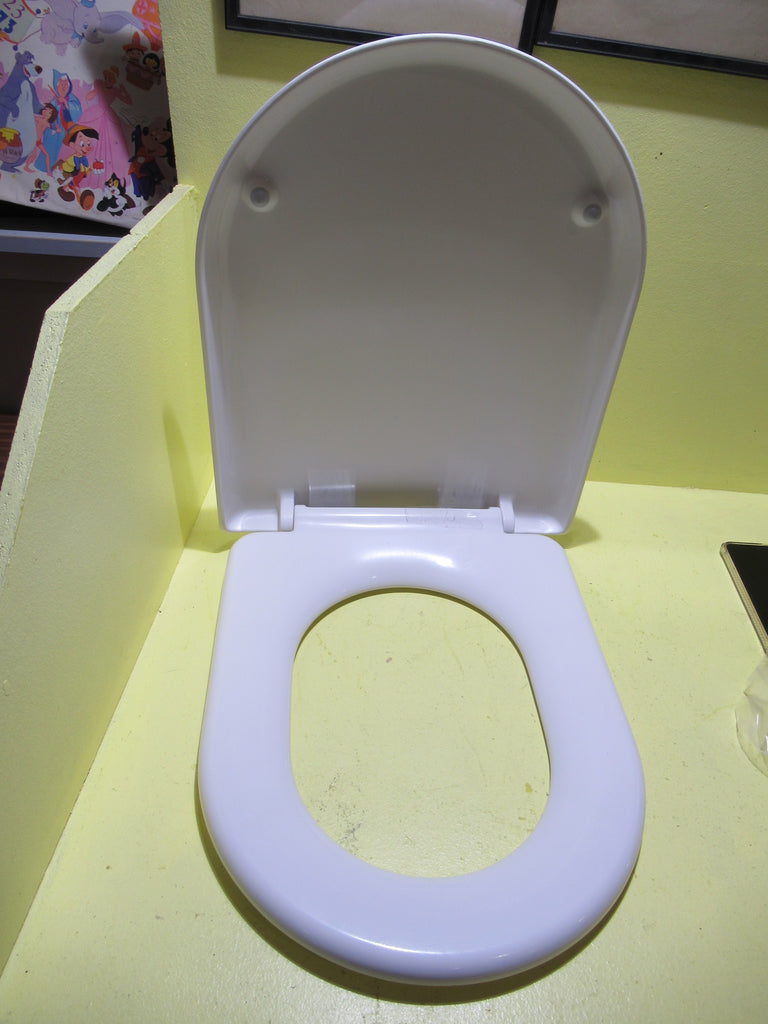 Whtie Plastic Toilet Lid & Seat with Fixtures 40H x 36W x 44D