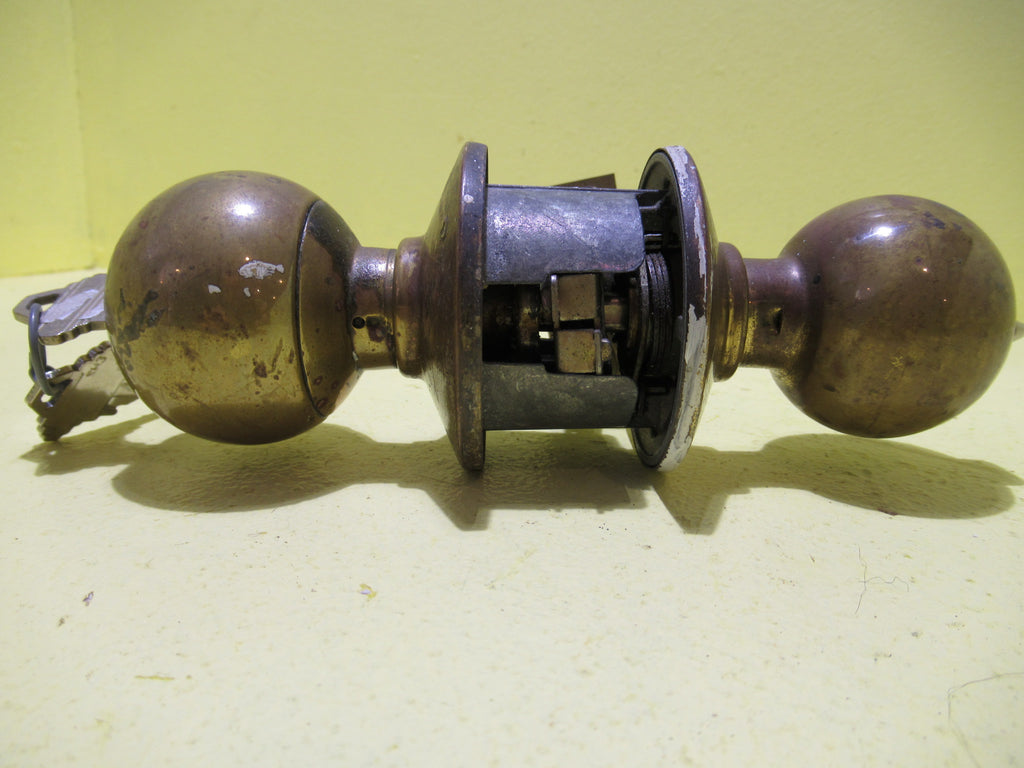 Antique Brass Effect Thumb Turn with Entry Knob Set. 75H x 60Dia