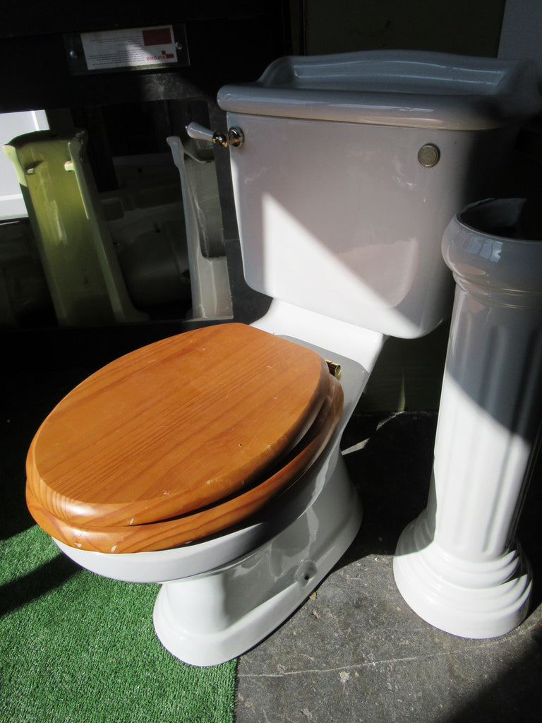 Twyford Traditional Villa Toilet & Cistern with Wooden Seat 800H 360-470W x 700D