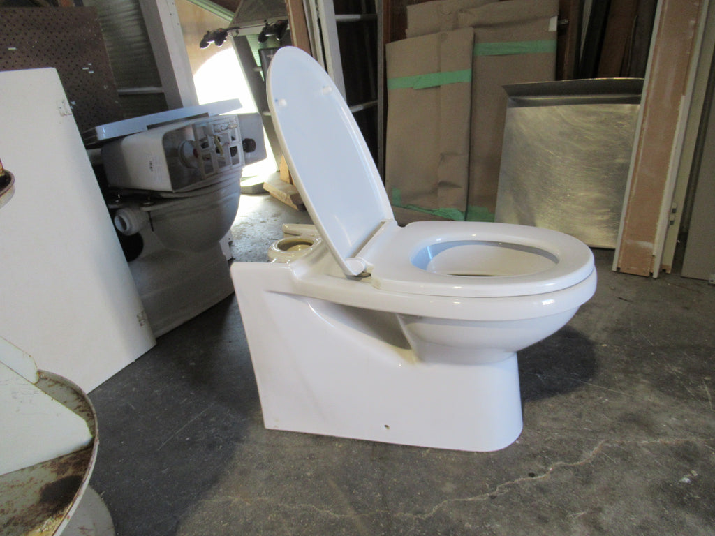 Villeroy & Bosch Toilet Pan with Seat 440H x 355W x 700D