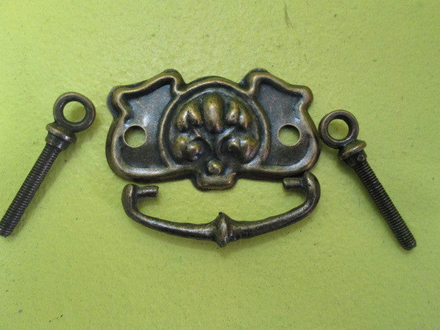 Shield with Vine Pull Handles